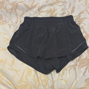 lululemon Hotty Hot black lined low rise shorts